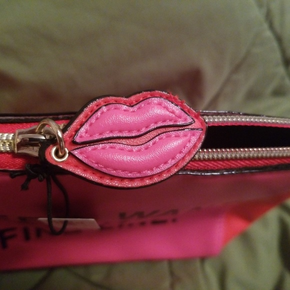 Victoria's secret cosmetics bag - Picture 3 of 4